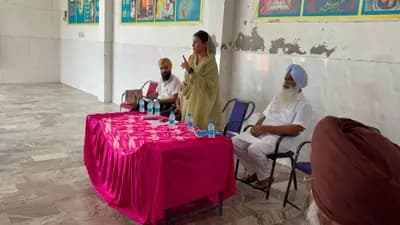 श्रीमती अमनप्रीत कौर राय हलका श्री चमकौर साहिब में जनसभा के दौरान