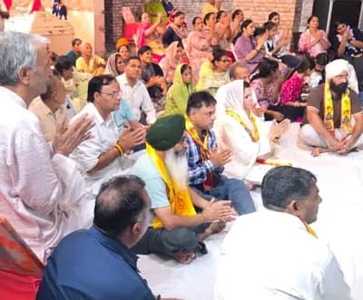 श्रीमती अमनप्रीत कौर राय हलका श्री चमकौर साहिब में जनसभा के दौरान