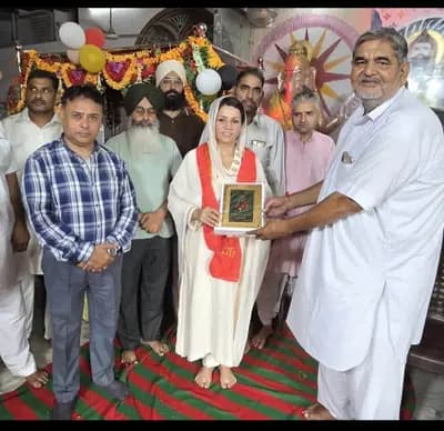 श्रीमती अमनप्रीत कौर राय हलका श्री चमकौर साहिब में जनसभा के दौरान