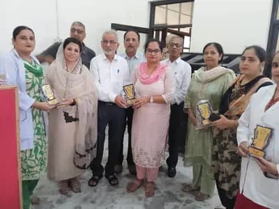 श्रीमती अमनप्रीत कौर राय हलका श्री चमकौर साहिब में जनसभा के दौरान
