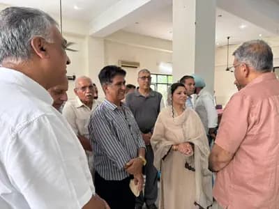 श्रीमती अमनप्रीत कौर राय हलका श्री चमकौर साहिब में जनसभा के दौरान