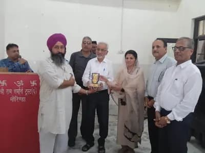 श्रीमती अमनप्रीत कौर राय हलका श्री चमकौर साहिब में जनसभा के दौरान