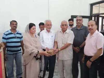 श्रीमती अमनप्रीत कौर राय हलका श्री चमकौर साहिब में जनसभा के दौरान
