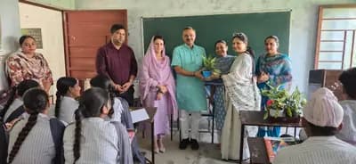 श्रीमती अमनप्रीत कौर राय हलका श्री चमकौर साहिब में जनसभा के दौरान