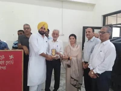 श्रीमती अमनप्रीत कौर राय हलका श्री चमकौर साहिब में जनसभा के दौरान