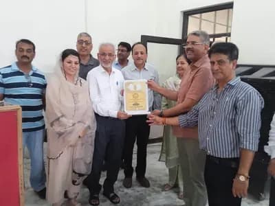श्रीमती अमनप्रीत कौर राय हलका श्री चमकौर साहिब में जनसभा के दौरान