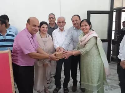 श्रीमती अमनप्रीत कौर राय हलका श्री चमकौर साहिब में जनसभा के दौरान