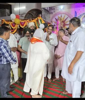 श्रीमती अमनप्रीत कौर राय हलका श्री चमकौर साहिब में जनसभा के दौरान